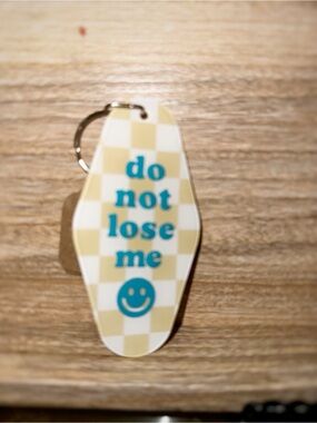 Motel key chain “do not lose me” new
